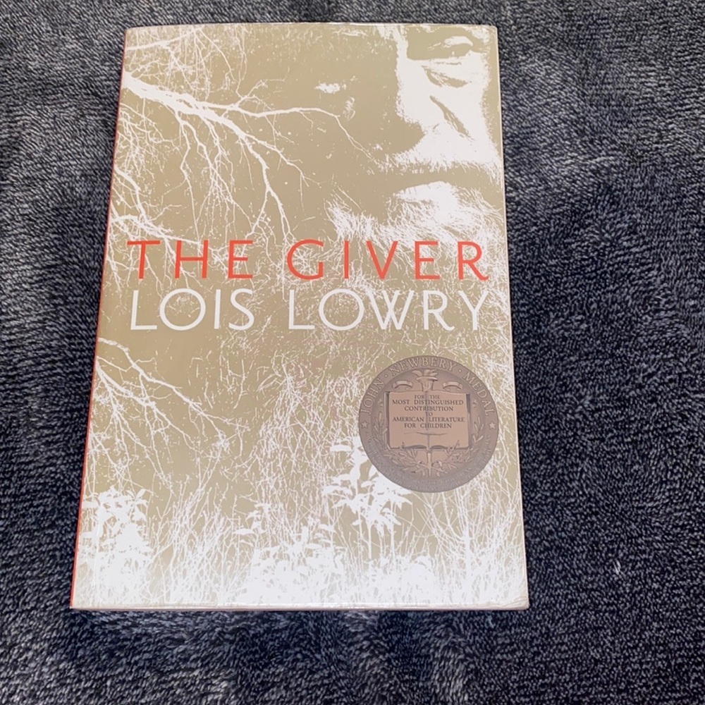The Giver by Lois Lowry - Paperback Book